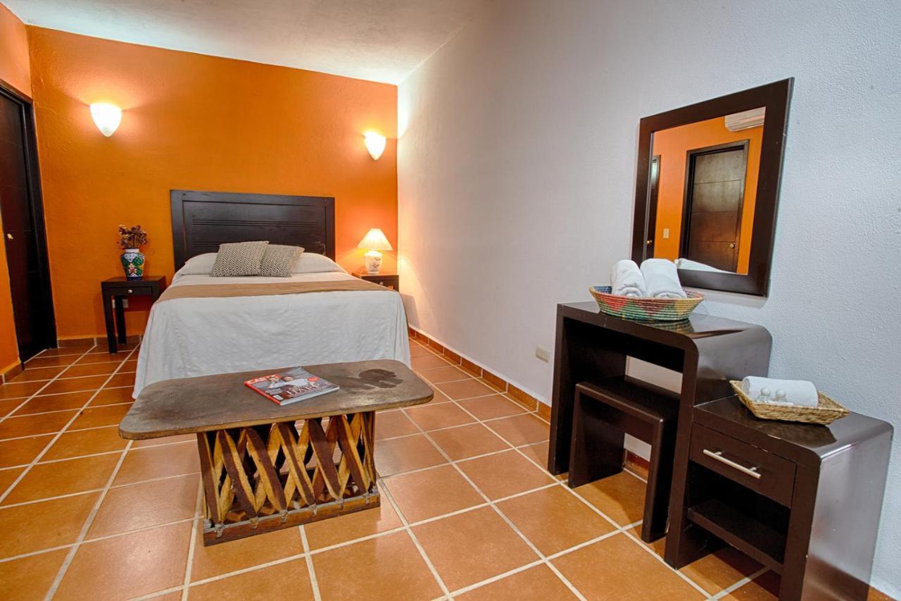 La Iguana Vallarta Lgbt Adults Only - Romantic Zone - Party Clubbing Street بويرتو فالارتا المظهر الخارجي الصورة