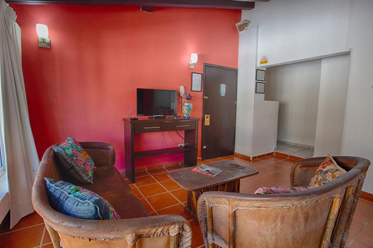 La Iguana Vallarta Lgbt Adults Only - Romantic Zone - Party Clubbing Street بويرتو فالارتا المظهر الخارجي الصورة