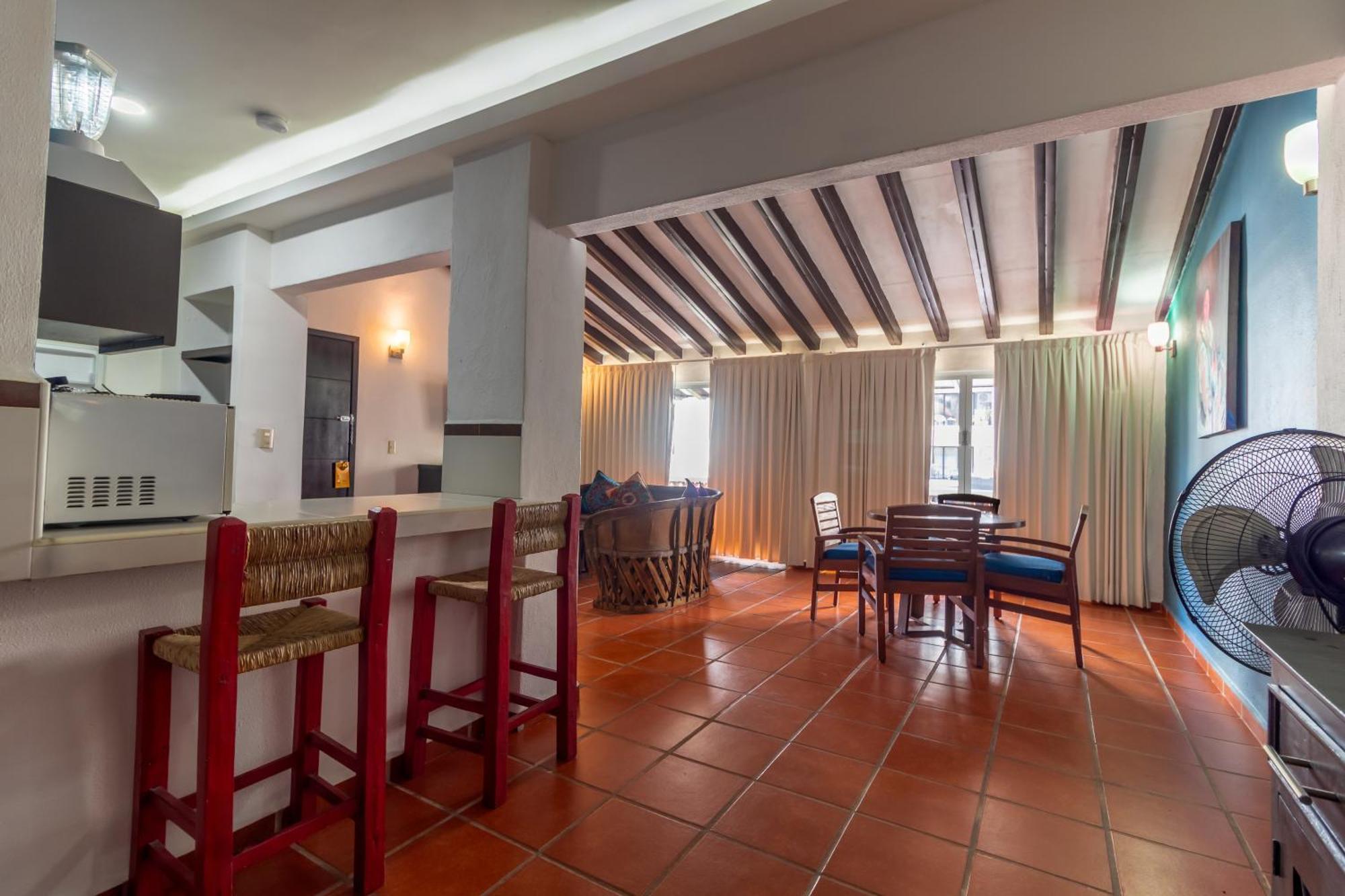 La Iguana Vallarta Lgbt Adults Only - Romantic Zone - Party Clubbing Street بويرتو فالارتا المظهر الخارجي الصورة