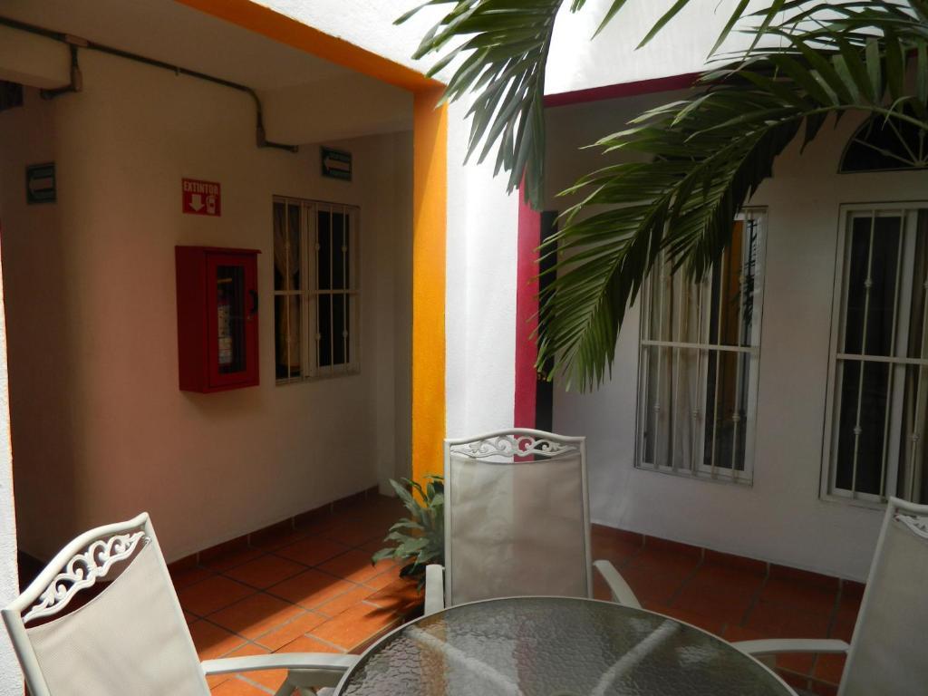 La Iguana Vallarta Lgbt Adults Only - Romantic Zone - Party Clubbing Street بويرتو فالارتا المظهر الخارجي الصورة
